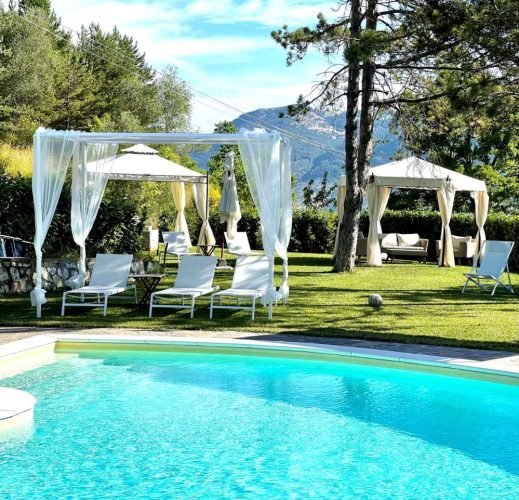 La piscina del casale dell’agriturismo di charme la panoramica gubbio in umbria