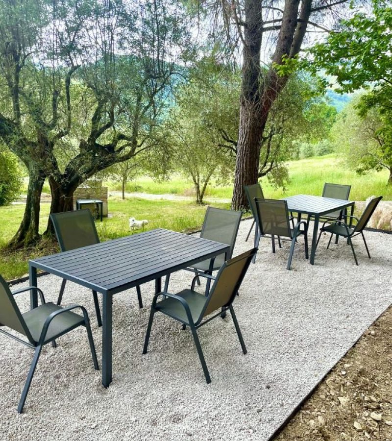 AREA BARBECUE PICNIC PIC NIC SOTTO GLI ULIVI LA PANORAMICA GUBBIO AGRITURISMO CON PISCINA